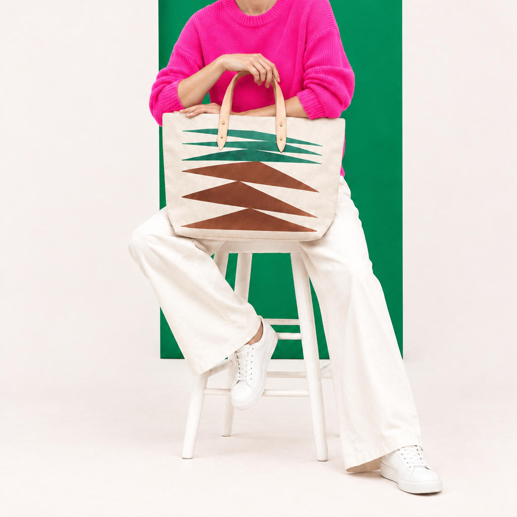 Cropped tote photograph without the model's head