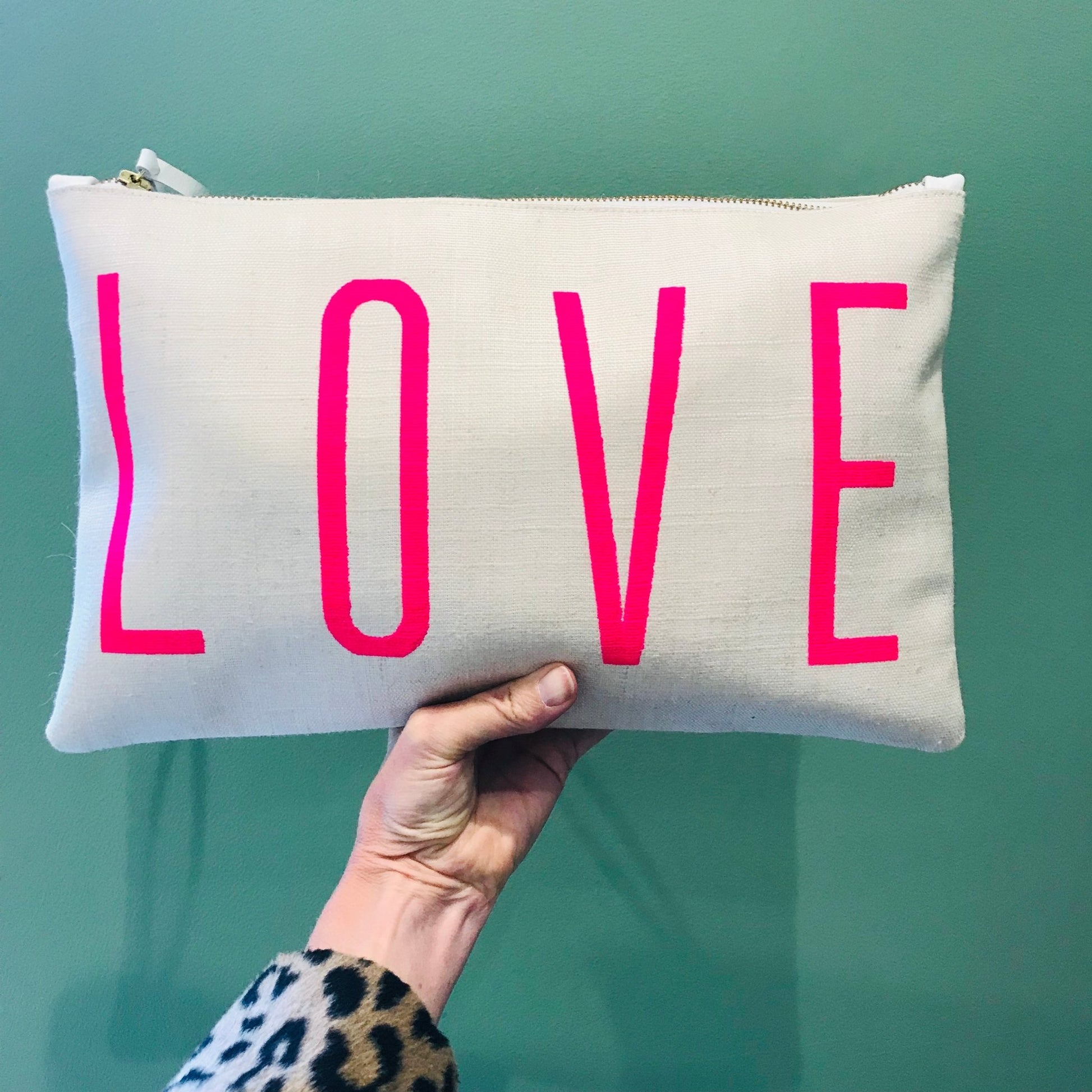 Small Love Pouch - Cream With Neon Pink Love - Blanco Bags